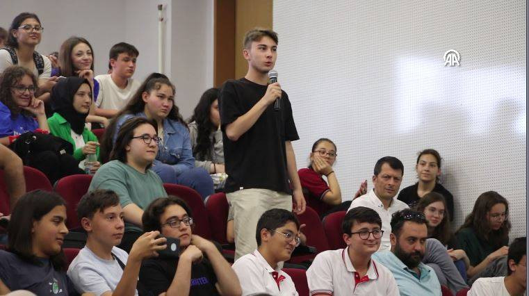 Türkiye'nin ilk astronotu Gezeravcı Eskişehir'de öğrencilerle buluştu - Resim: 8